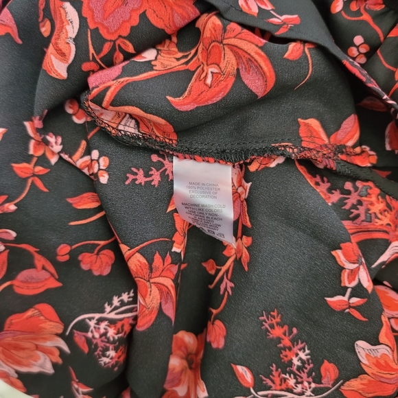 Vince Camuto Long Sleeve Lace Yoke Floral Pleat Front Blouse - Picture 8 of 9